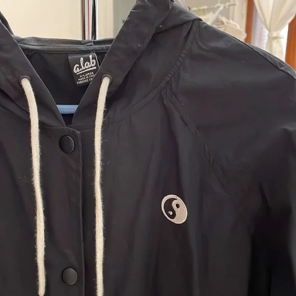 Black spring jacket - Picture 2 of 3